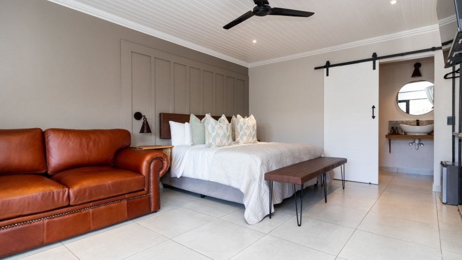 9 Bedroom Property for Sale in Westcliff Western Cape